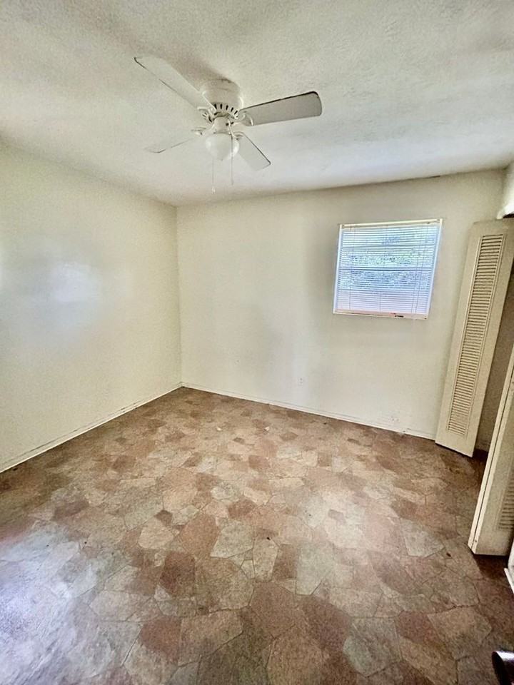 81 Hallspur Rd - Photo 3 of 6