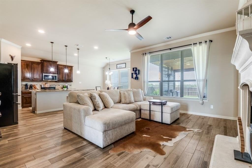 485 Collin St - Photo 2 of 13