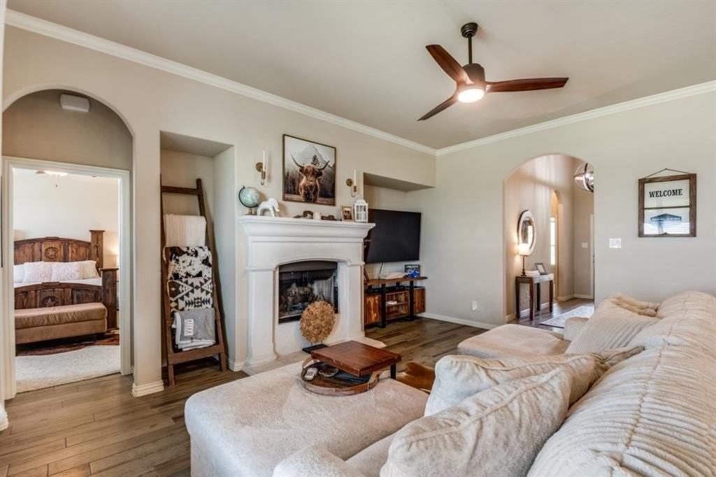 485 Collin St - Photo 3 of 13