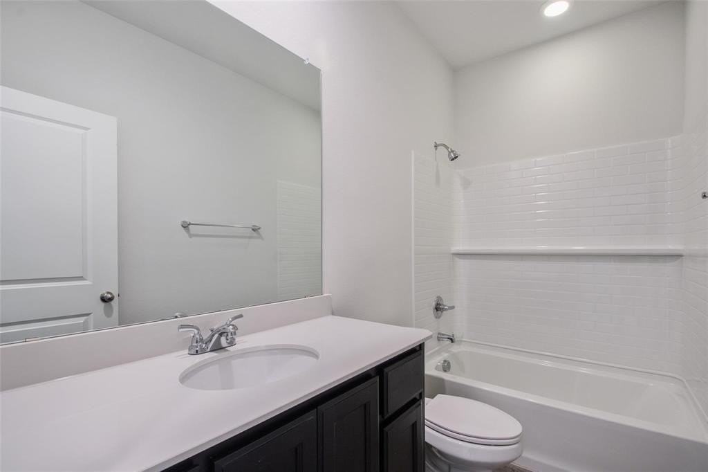 1613 Abbottsford Ave - Photo 2 of 14