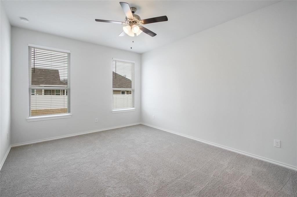 1613 Abbottsford Ave - Photo 4 of 14