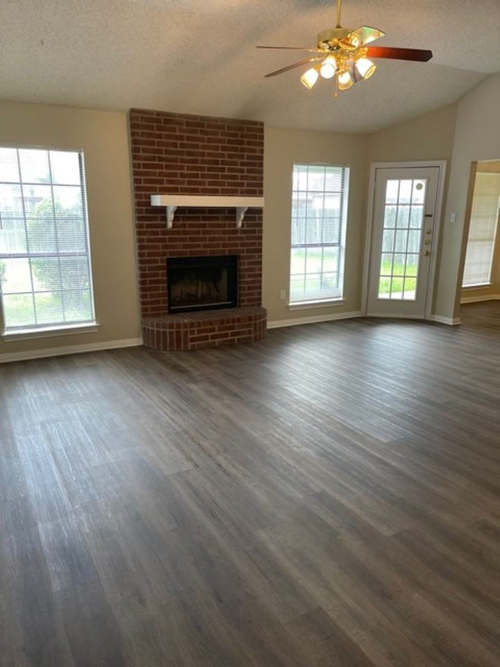 9412 Riviera Dr - Photo 2 of 12