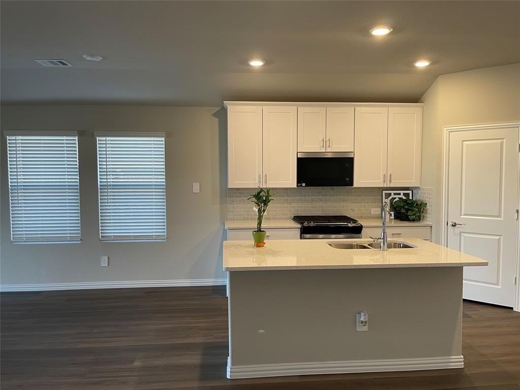 608 Easthill Dr - Photo 5 of 33