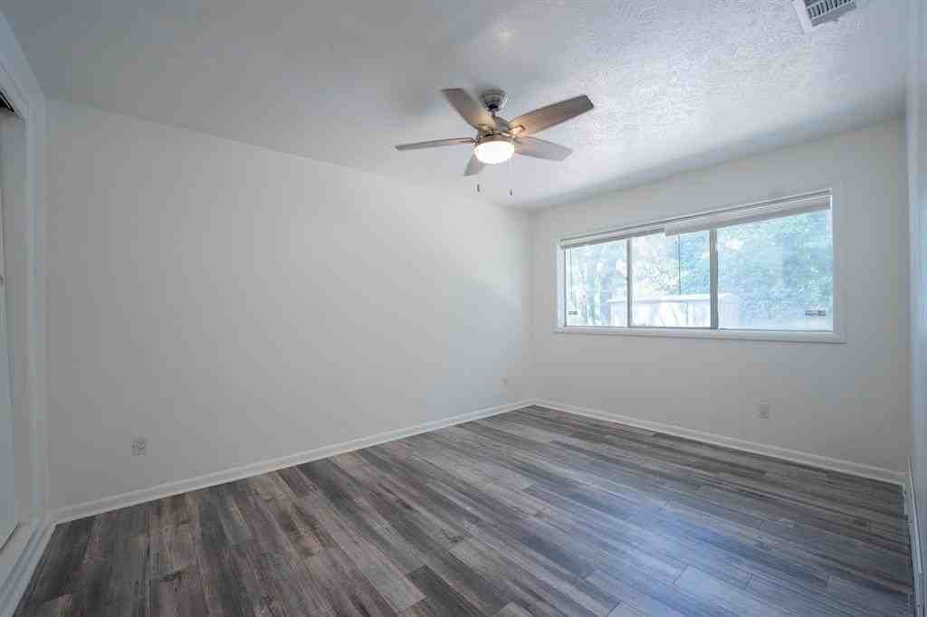 730 N Boulevard Ter - Photo 6 of 9