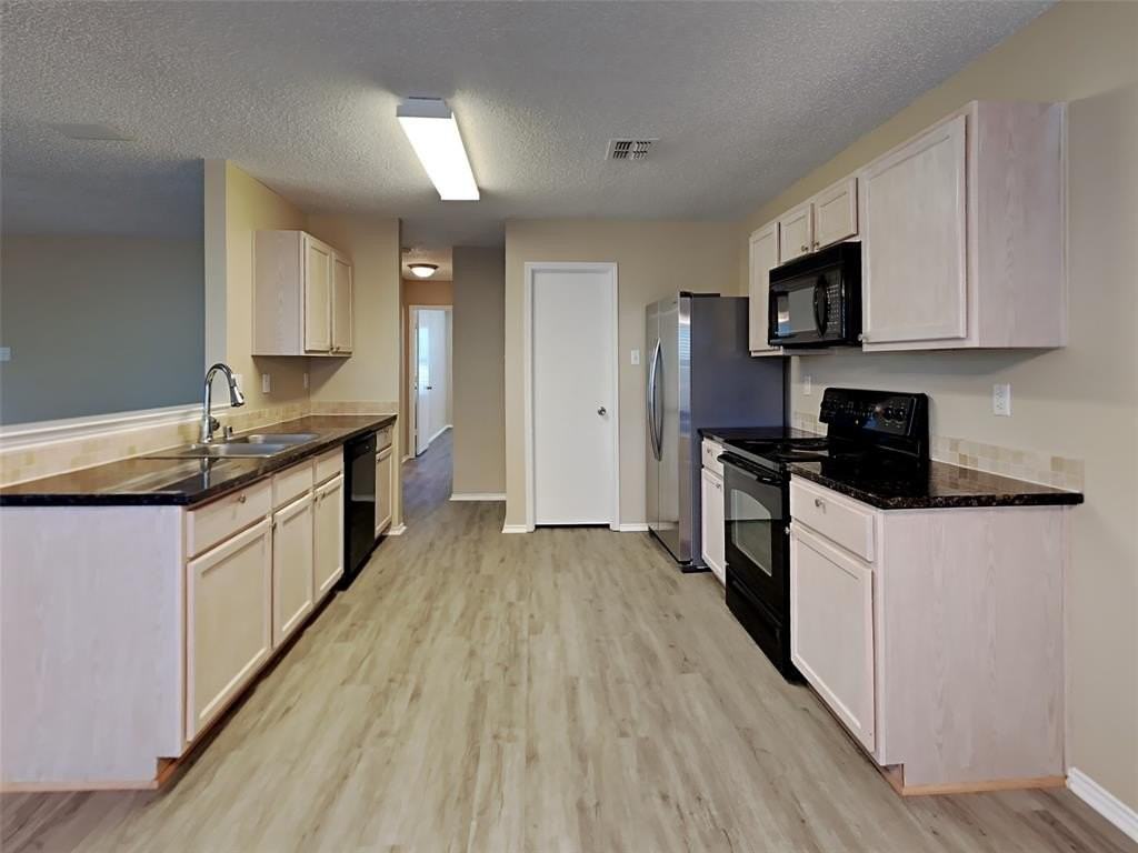 1529 Windward Lane - Photo 5 of 15