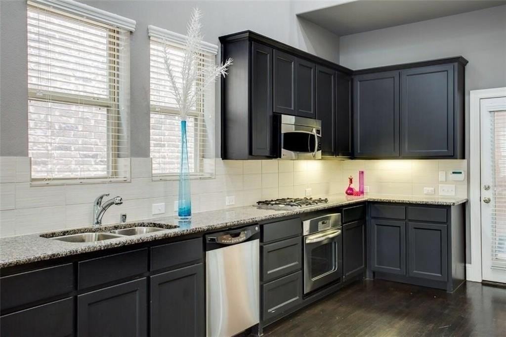 2221 Longwood Dr - Photo 7 of 28