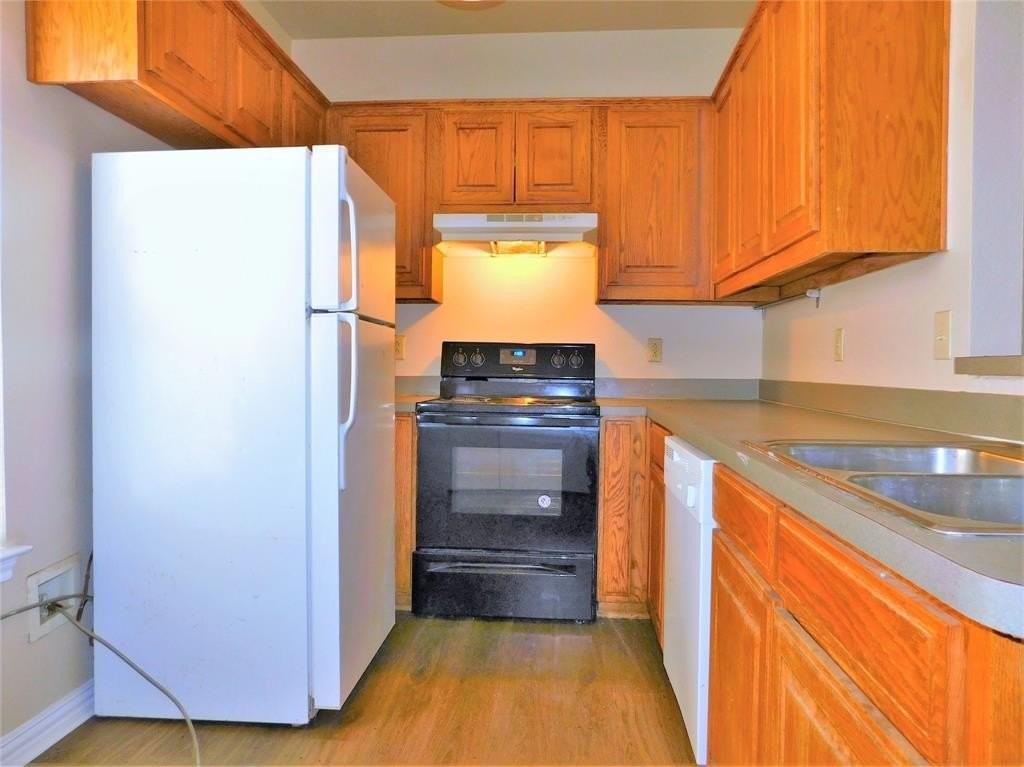 5992 Robinwood St - Photo 5 of 15