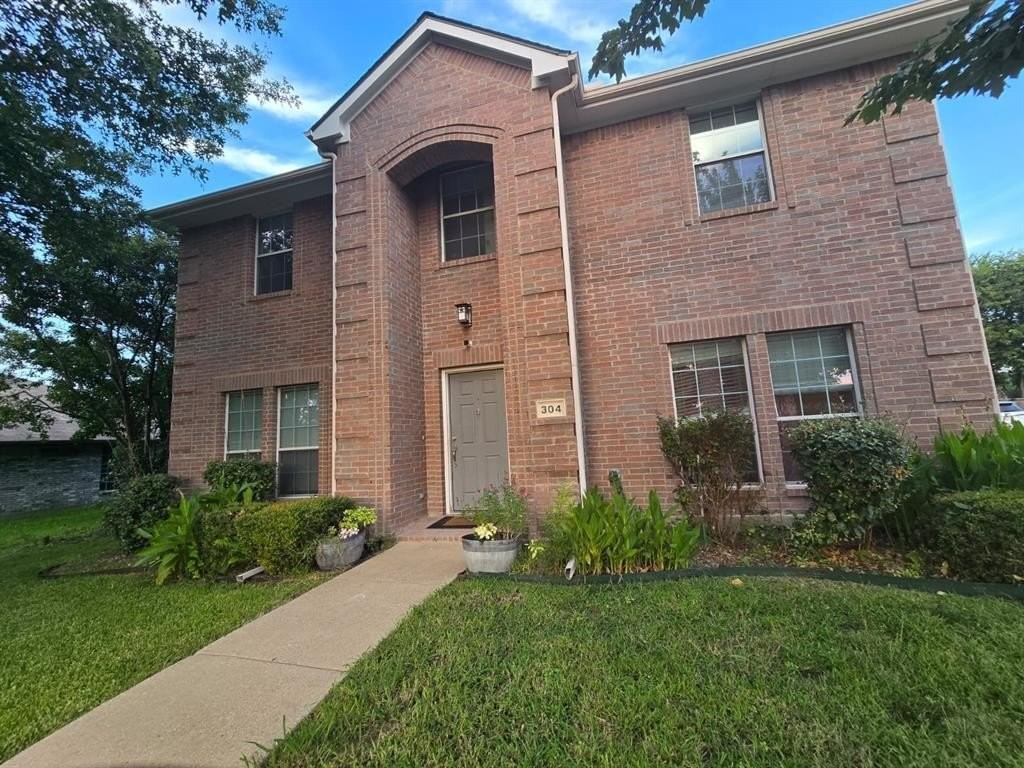 304 Ambrose Dr - Photo 2 of 34