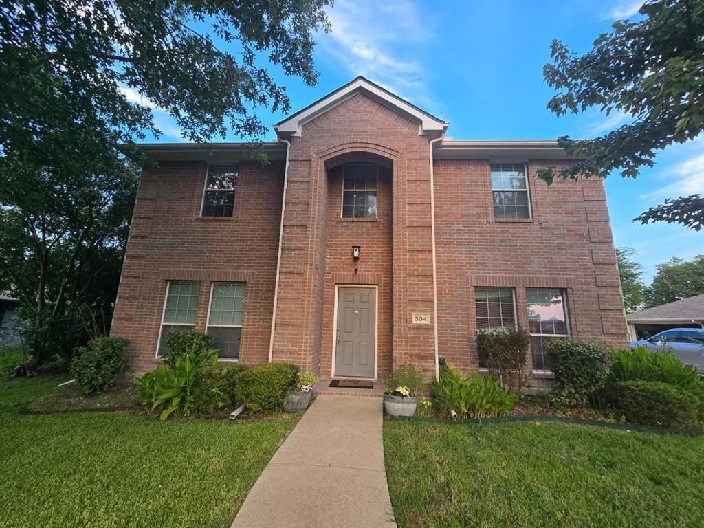 304 Ambrose Dr - Photo 4 of 34