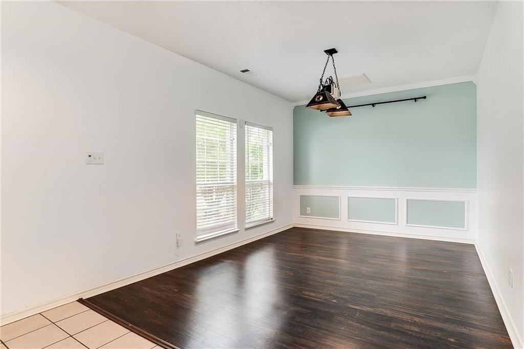 304 Ambrose Dr - Photo 6 of 34