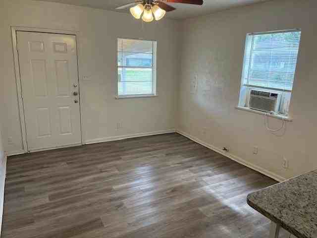 821 Bayport Dr - Photo 4 of 15