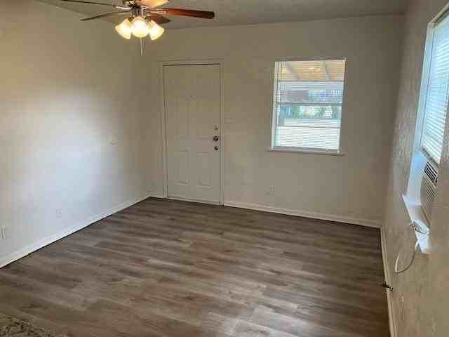 821 Bayport Dr - Photo 5 of 15