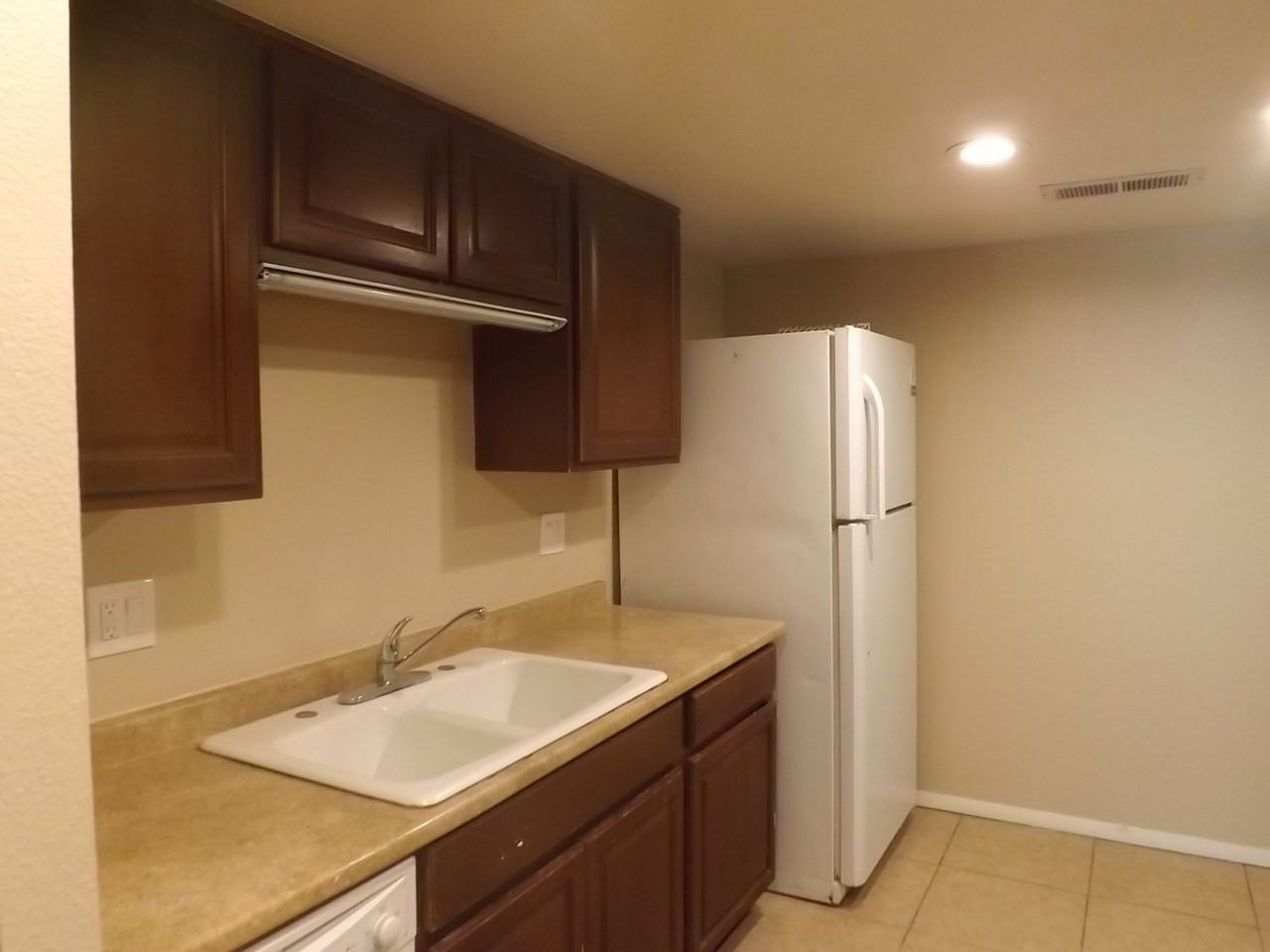 503 East Loyola Drive - Photo 3 of 17