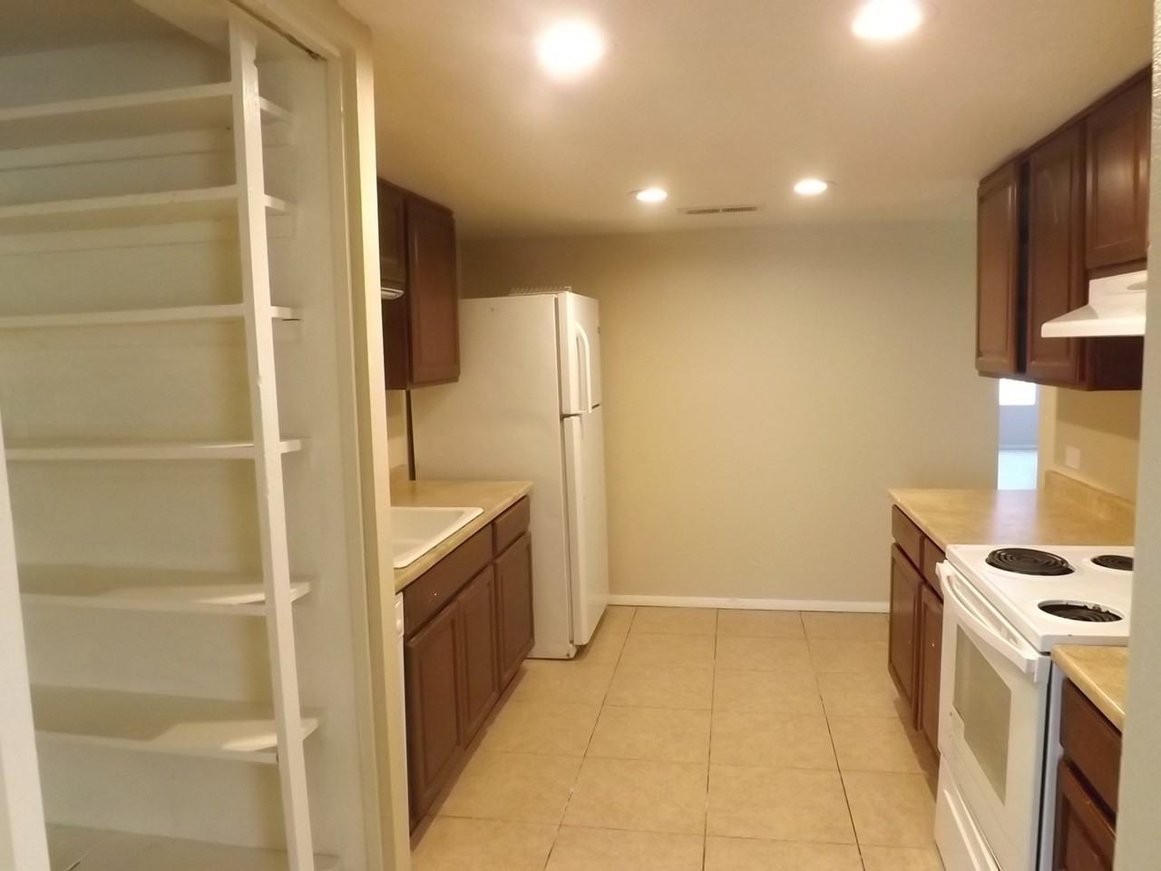 503 East Loyola Drive - Photo 4 of 17