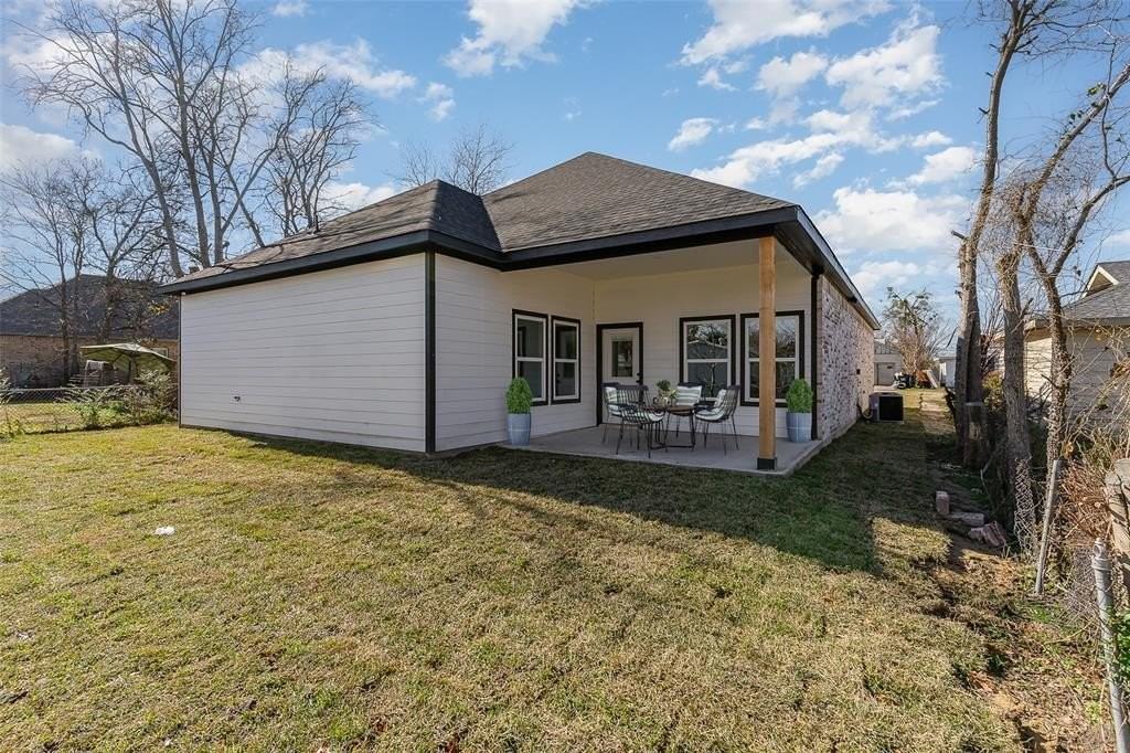 1813 Wellington St - Photo 7 of 26