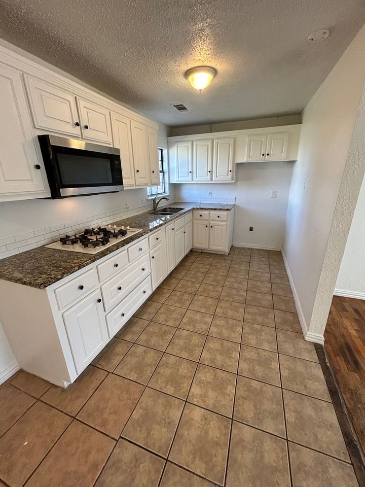 1103 Belew St - Photo 5 of 13
