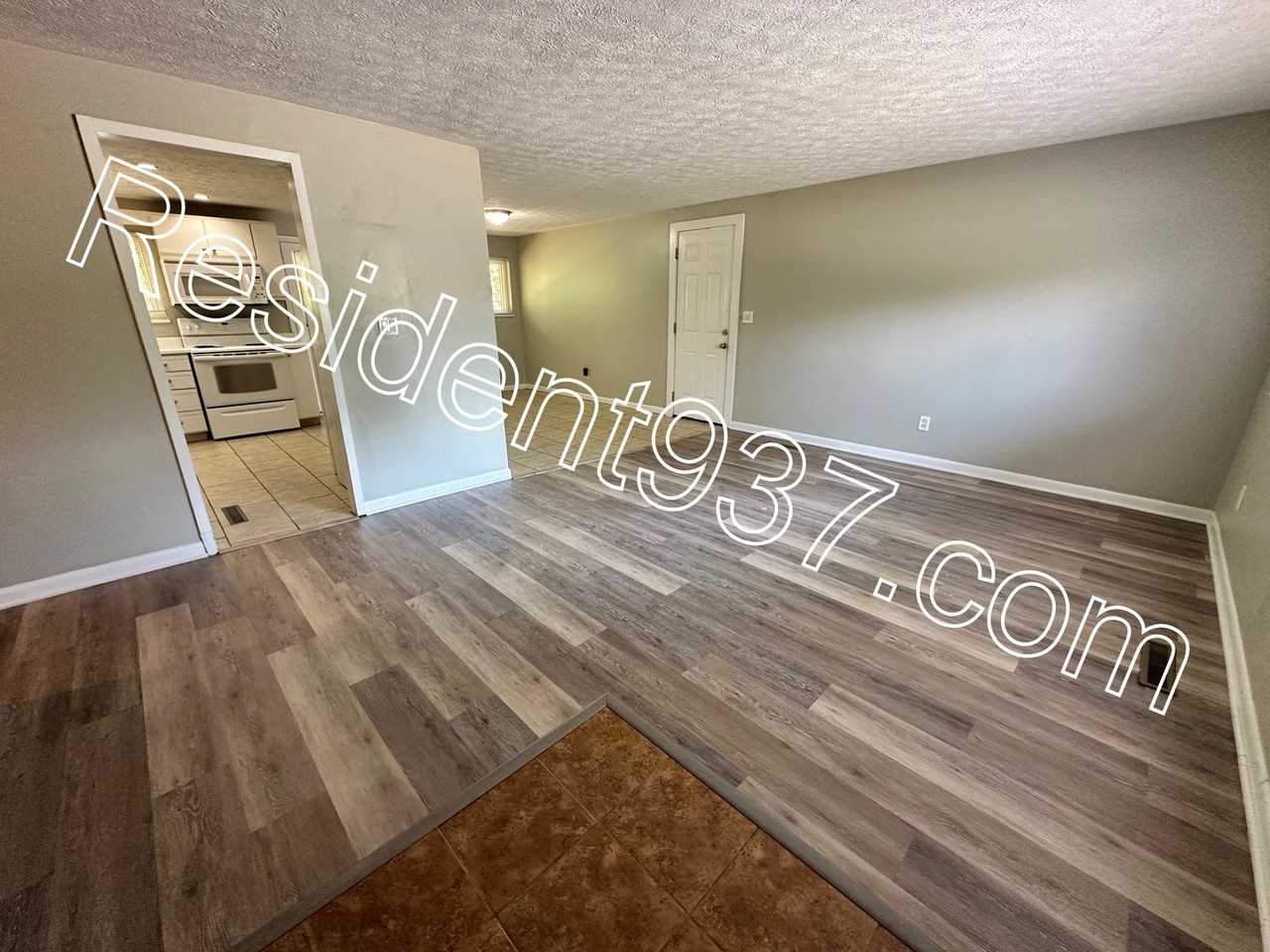 2295 Milesburn Dr - Photo 3 of 15
