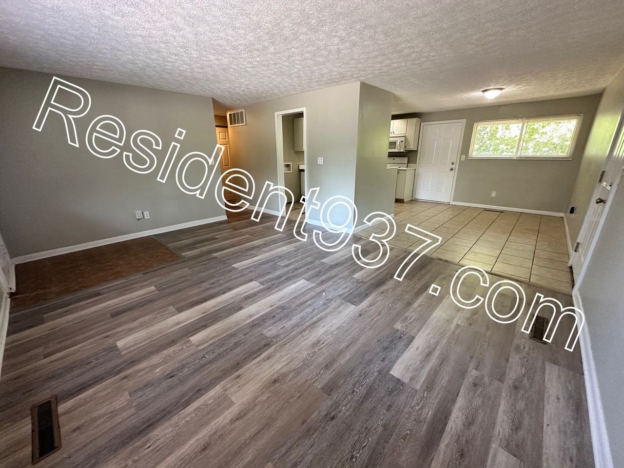 2295 Milesburn Dr - Photo 4 of 15