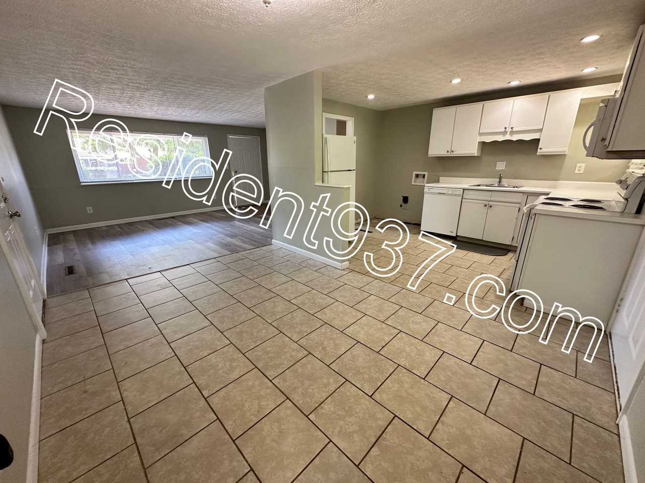 2295 Milesburn Dr - Photo 5 of 15