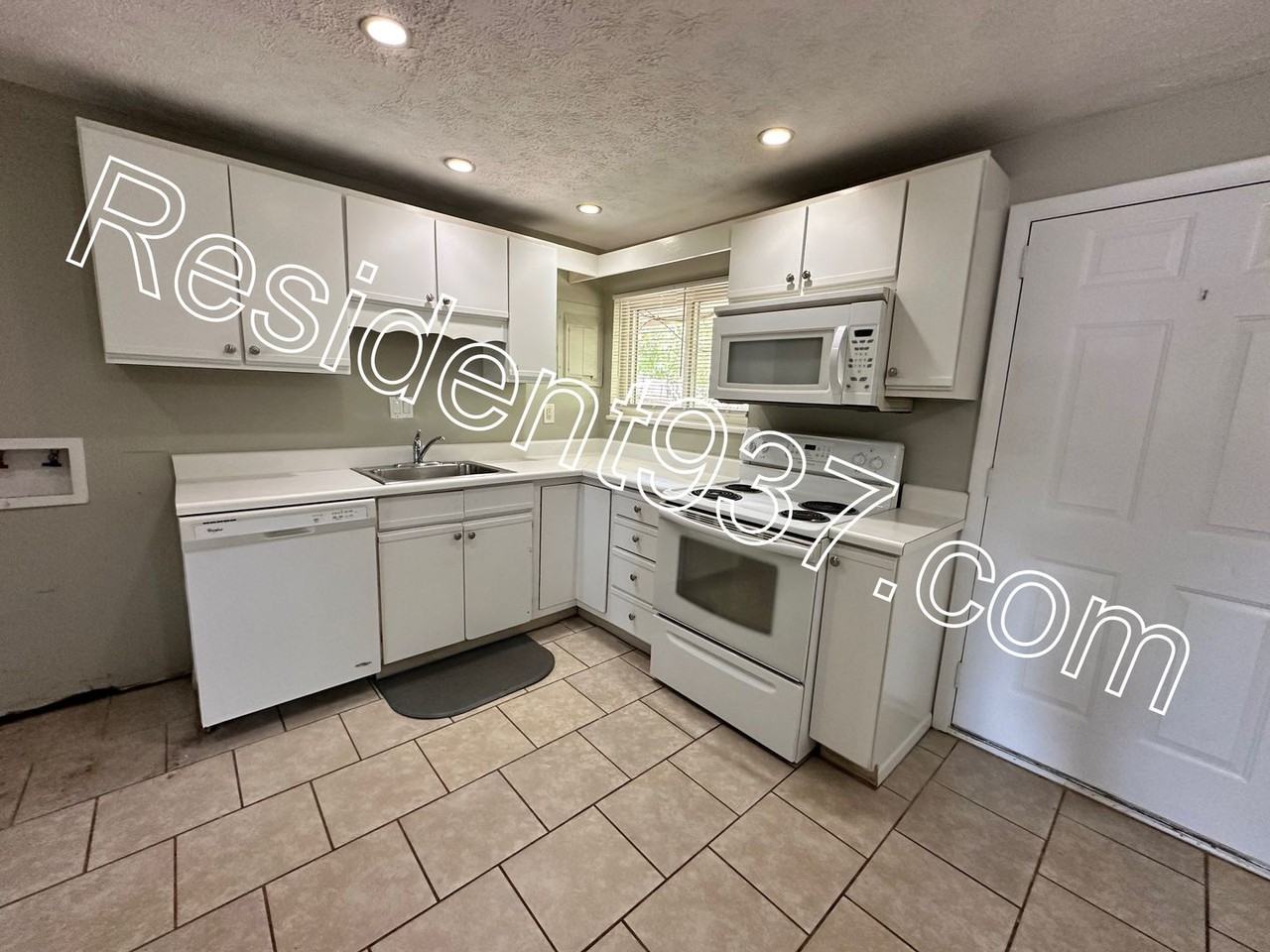 2295 Milesburn Dr - Photo 6 of 15