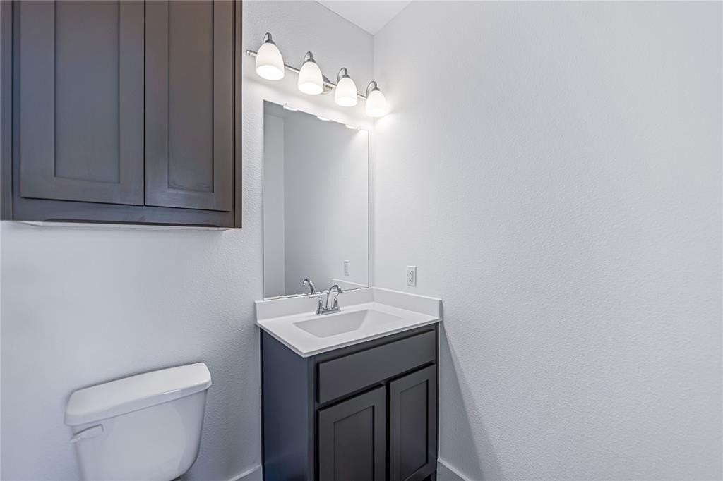 7129 Aves St - Photo 4 of 23