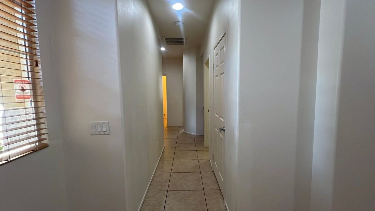 6033 Brentwood Ave - Photo 3 of 31