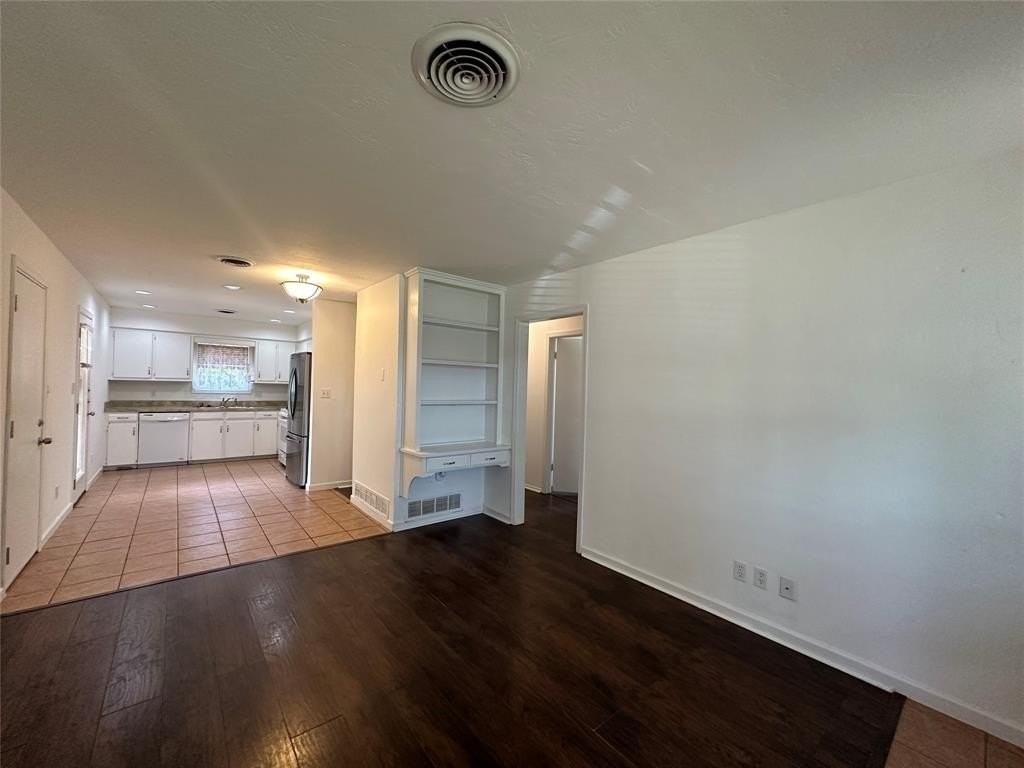 330 E Wilson Ave - Photo 4 of 18