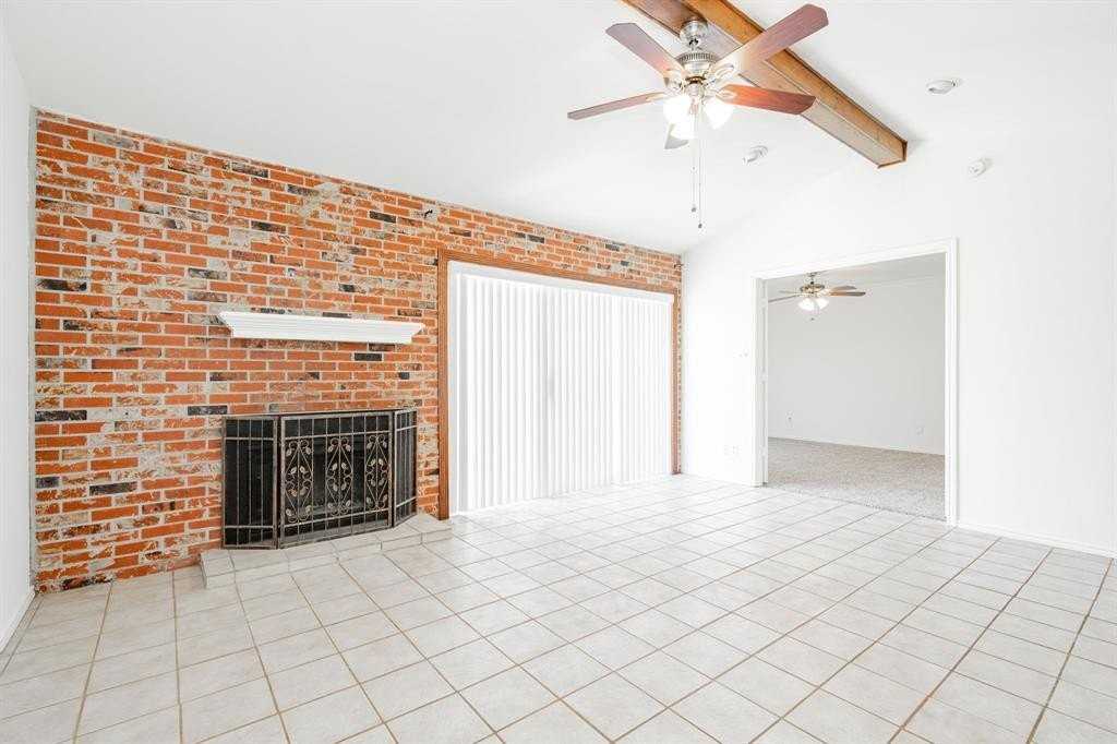 2512 Brook Hollow Ct - Photo 2 of 37