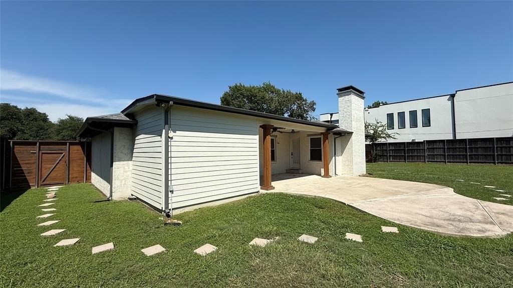 6458 Royal Ln - Photo 4 of 28