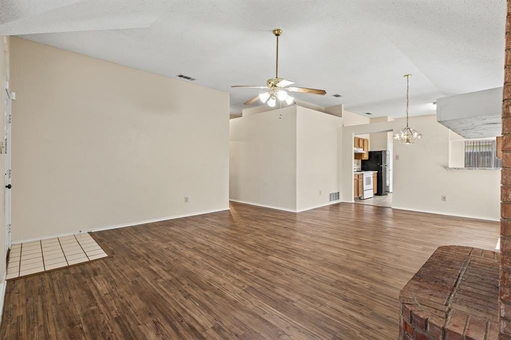 5209 Livermore Dr - Photo 4 of 23