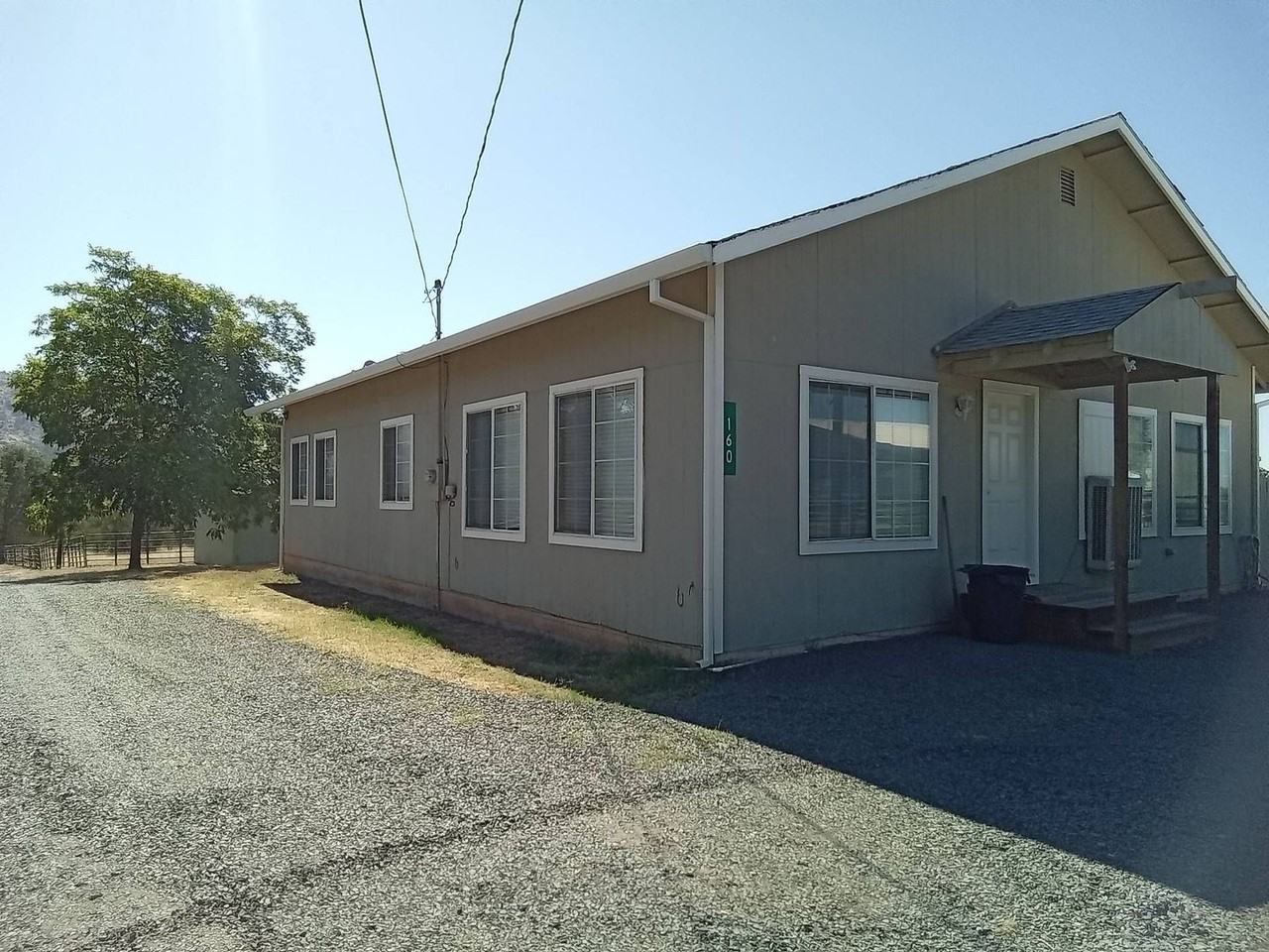 160 Rutherford Ln - Photo 2 of 16