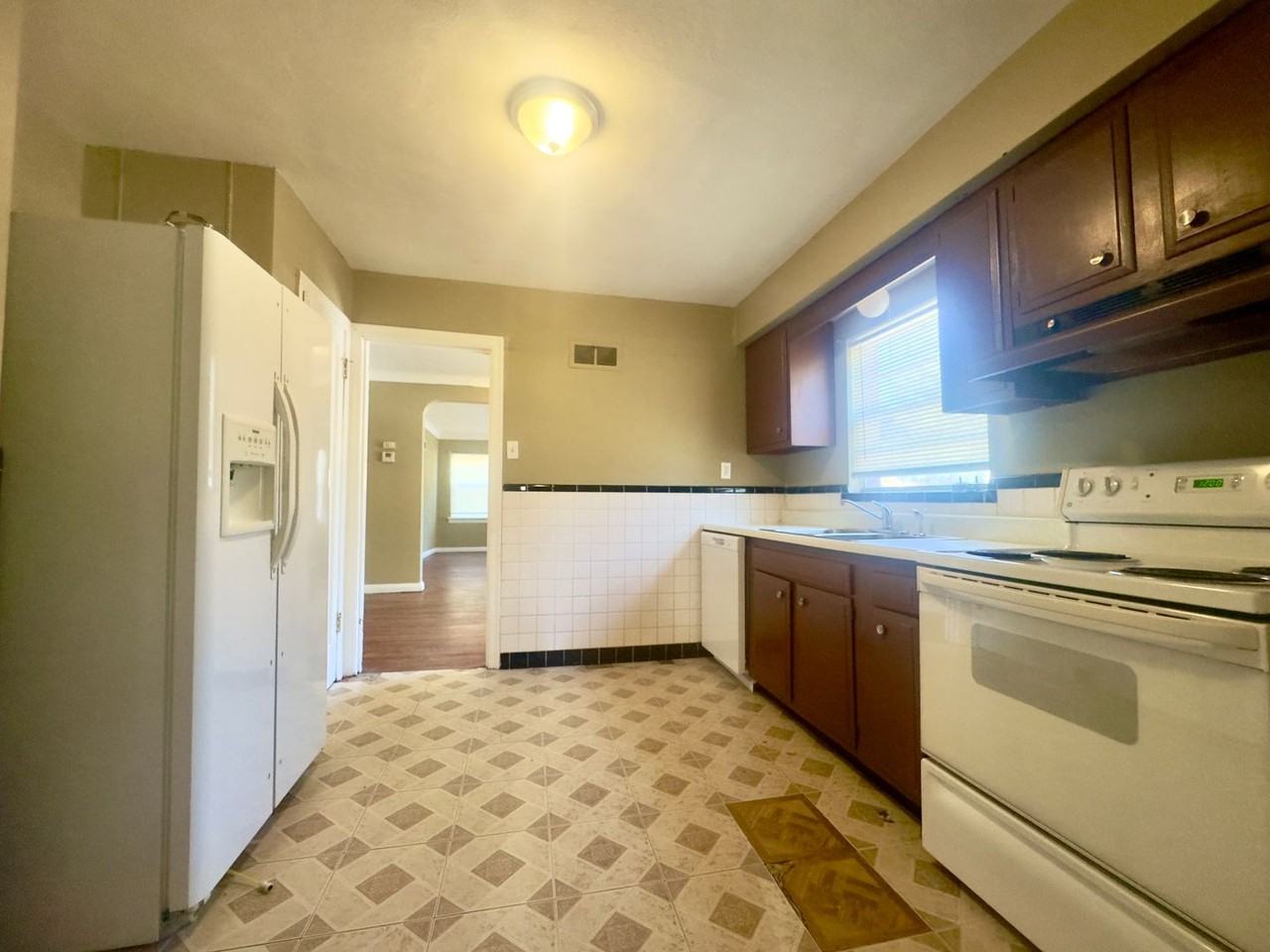 1104 Riverview Boulevard - Photo 4 of 25