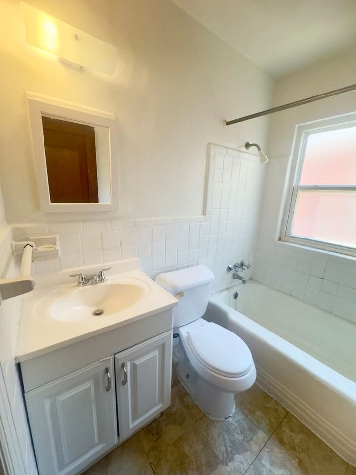 1104 Riverview Boulevard - Photo 5 of 25