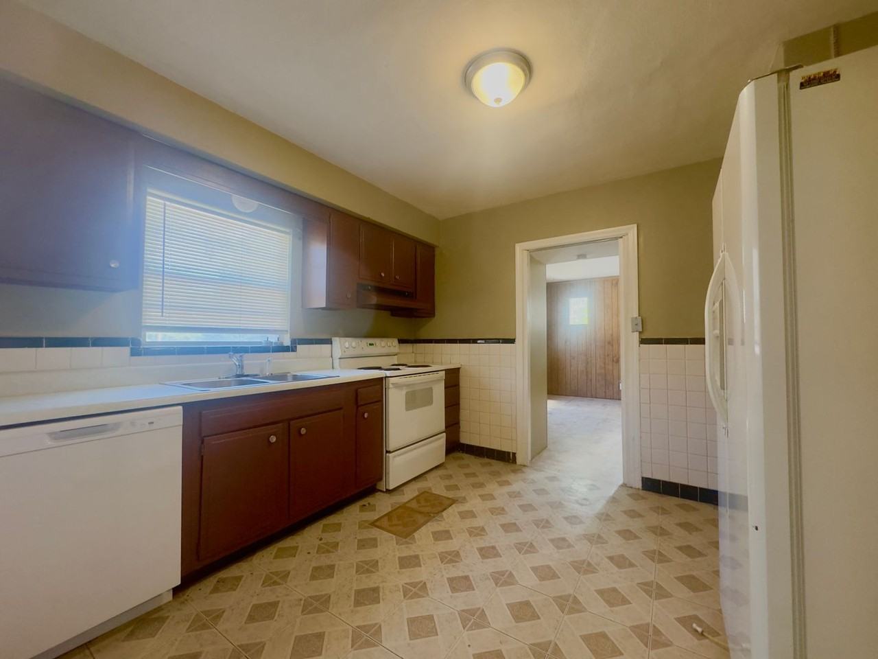 1104 Riverview Boulevard - Photo 7 of 25