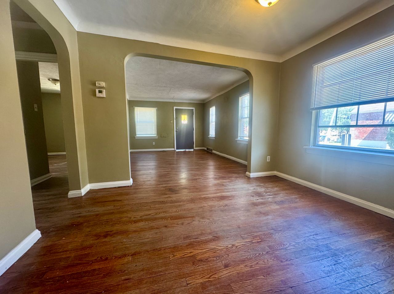 1104 Riverview Boulevard - Photo 2 of 25