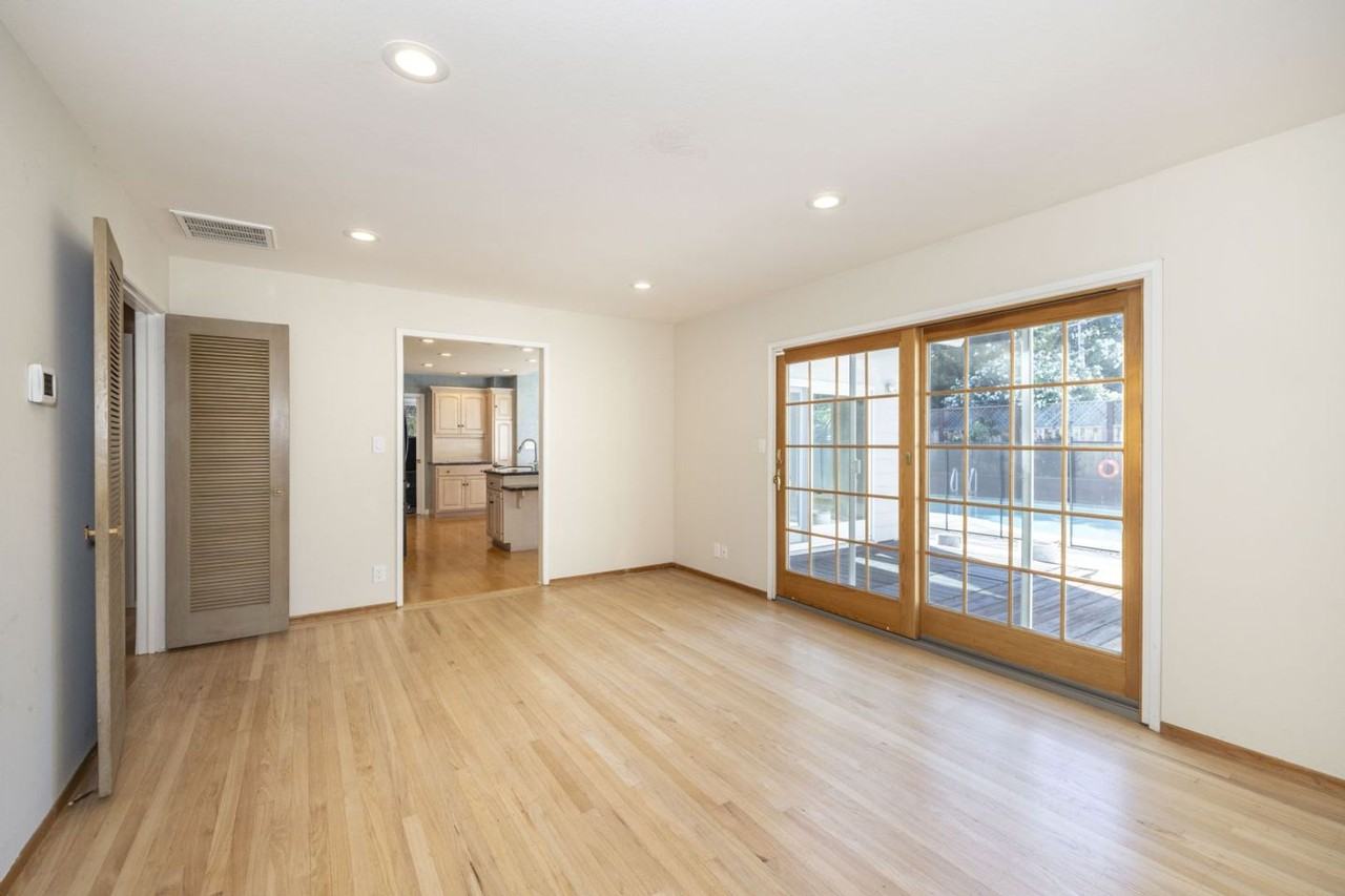 1390 Holt Ave - Photo 4 of 21