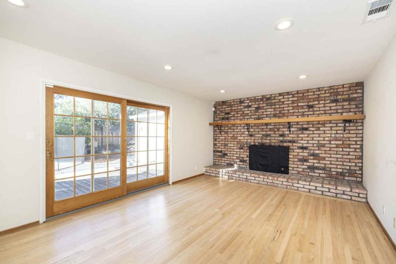 1390 Holt Ave - Photo 5 of 21