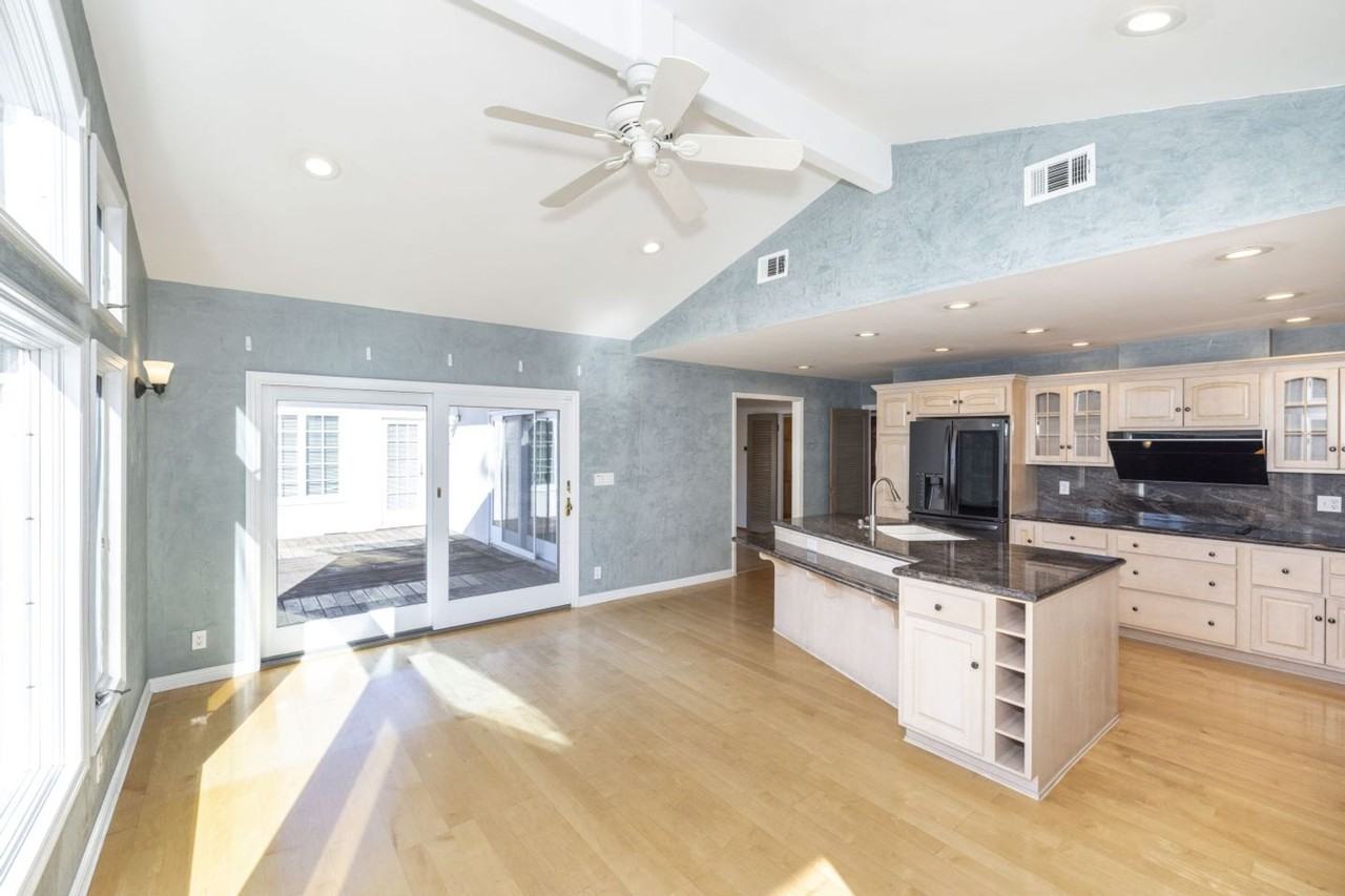 1390 Holt Ave - Photo 6 of 21