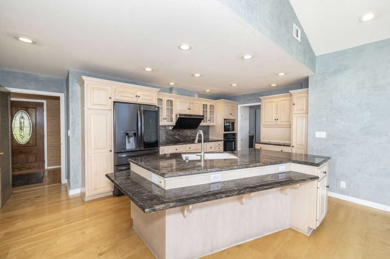 1390 Holt Ave - Photo 7 of 21