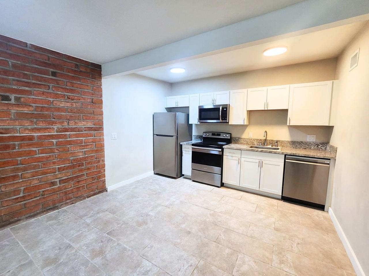 501 E Glenn St. - Photo 2 of 17