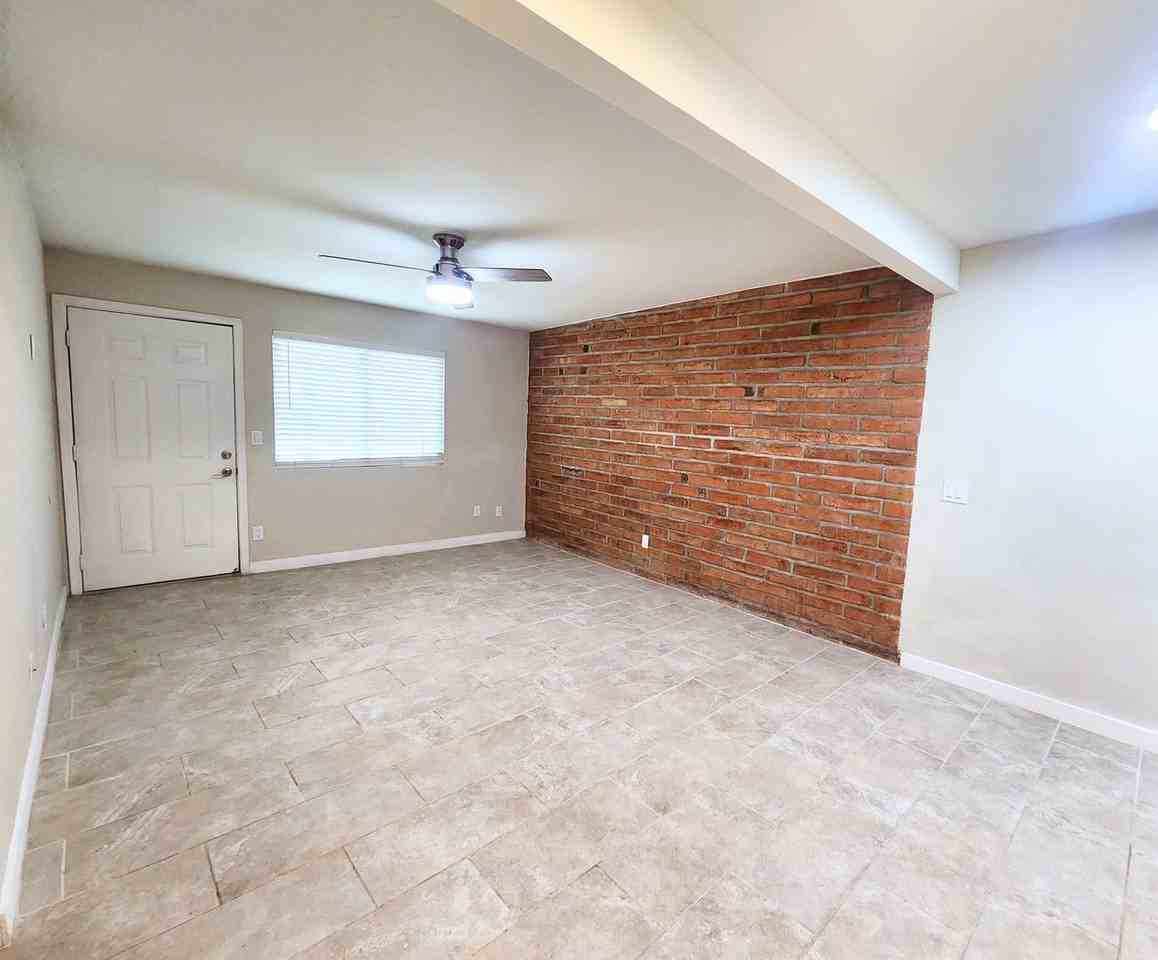 501 E Glenn St. - Photo 3 of 17