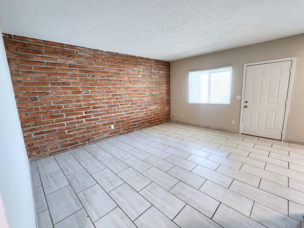 501 E Glenn St. - Photo 3 of 26