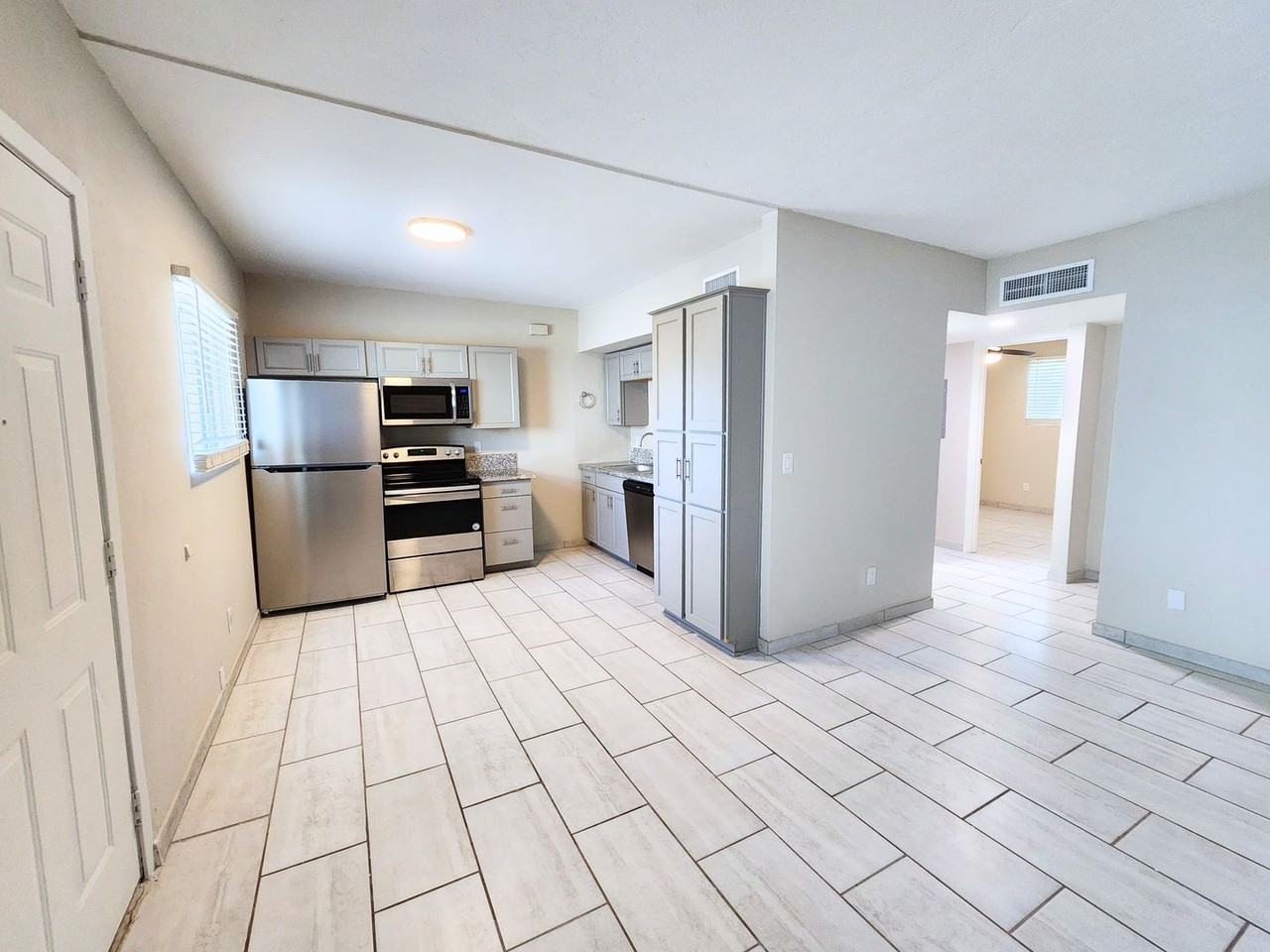 501 E Glenn St. - Photo 5 of 26