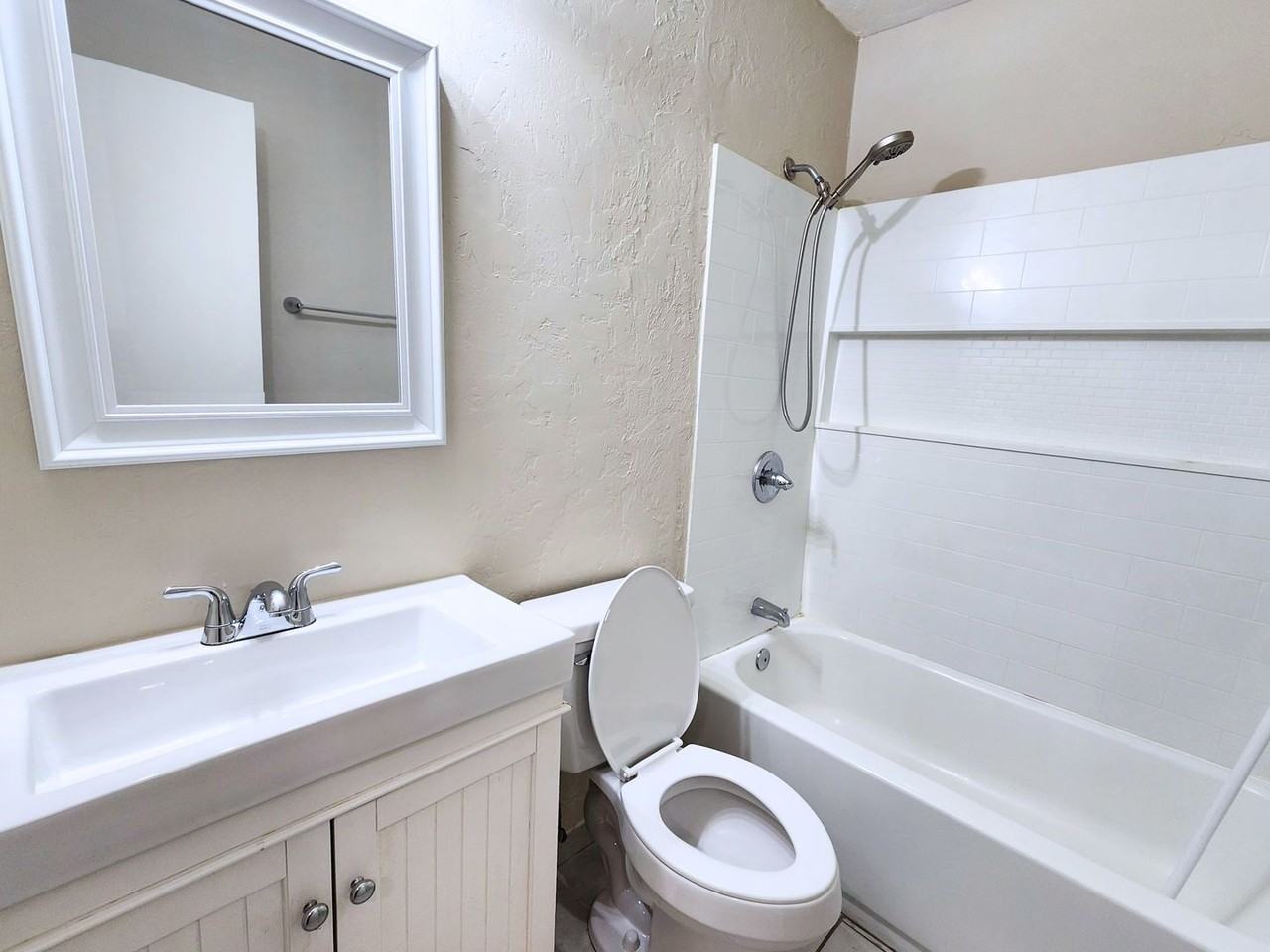 501 E Glenn St. - Photo 7 of 26