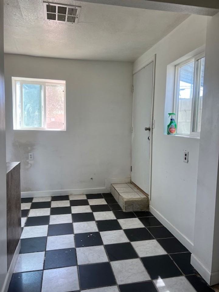 1111 E Planz Rd - Photo 3 of 12
