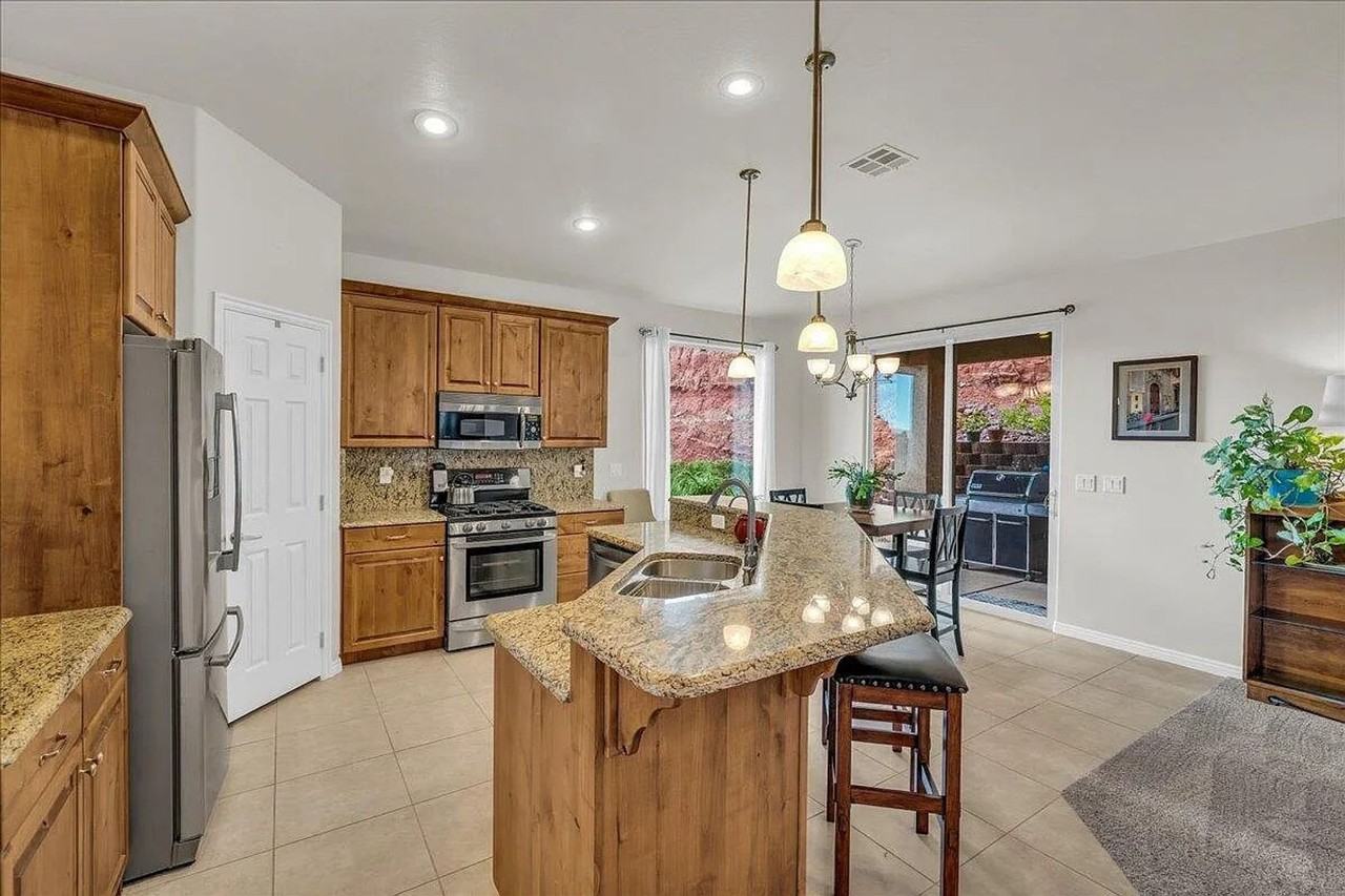 1668 W Lakota Dr - Photo 2 of 32