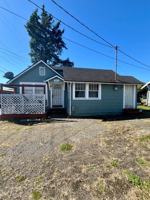 featured image of 919 W Heron St