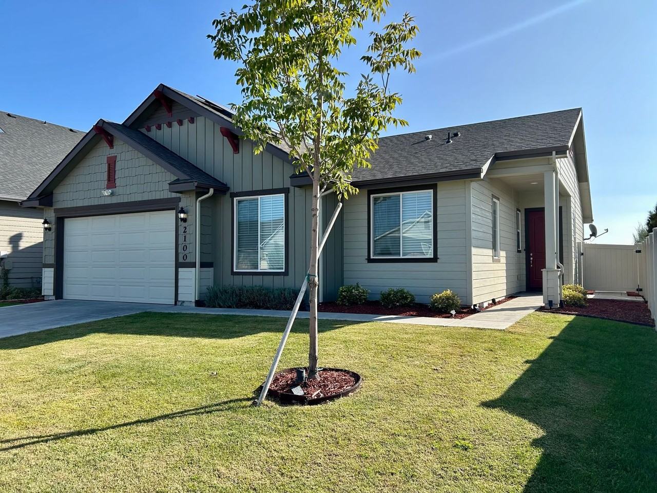 2100 N Thorndale Ave - Photo 2 of 27