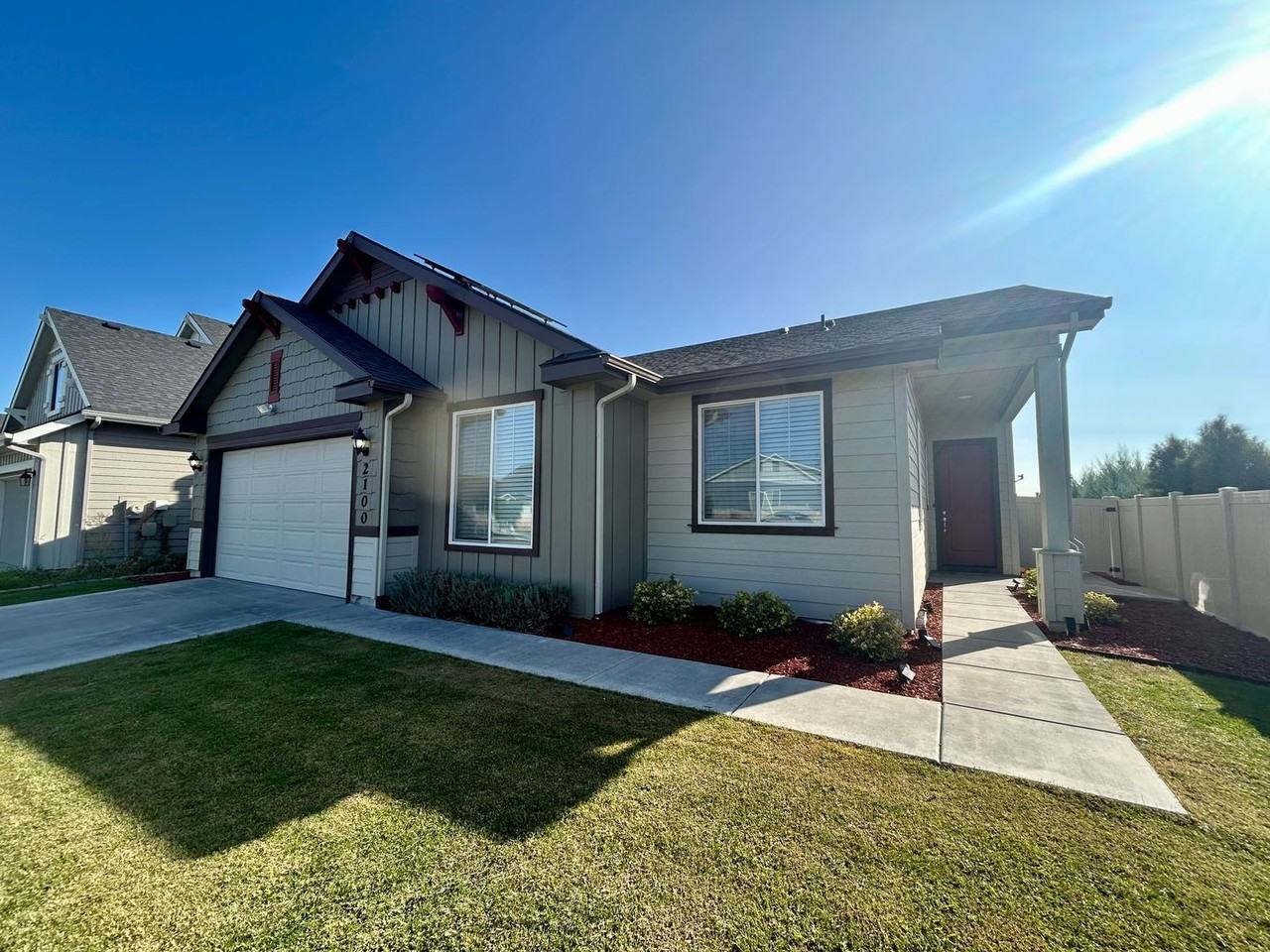 2100 N Thorndale Ave - Photo 3 of 27