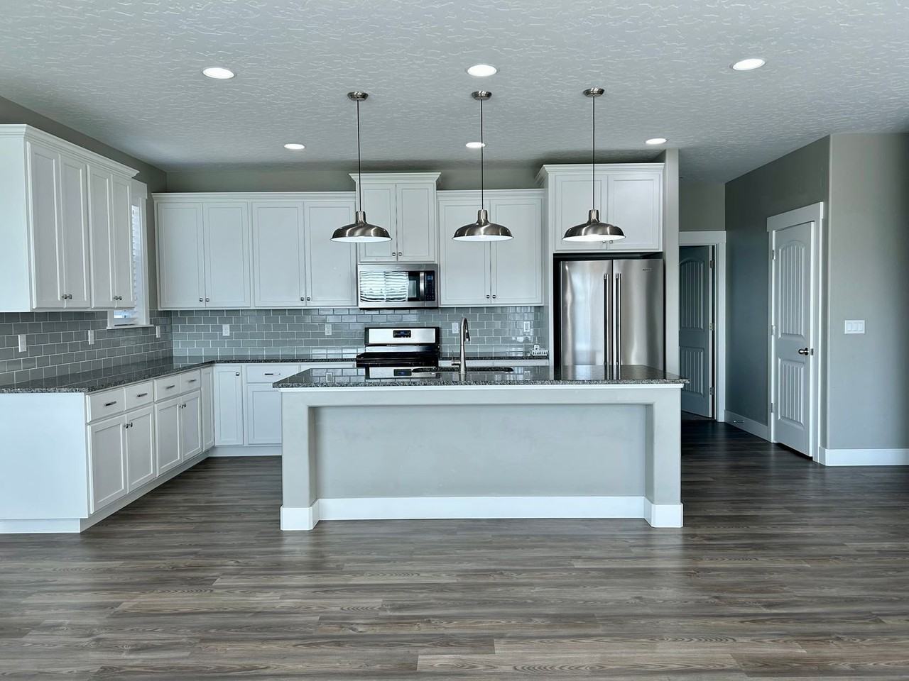 2100 N Thorndale Ave - Photo 6 of 27